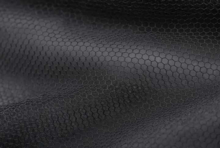 Soft Noir · Mesh